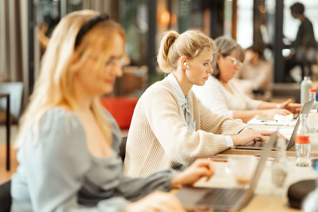 Circularise colleagues working together with laptops